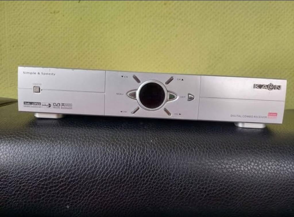 Satellite Receiver, Enlèvement
