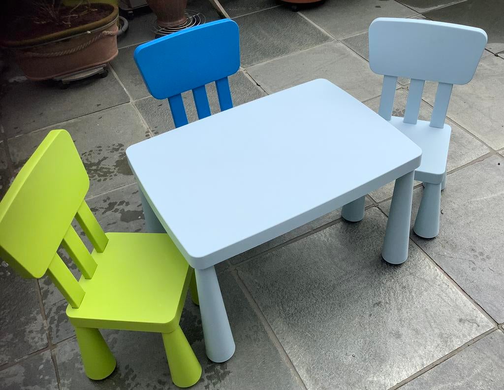 Kindertafeltje met drie stoelen Mammut, Ophalen, Zo goed als nieuw, Stoel(en)