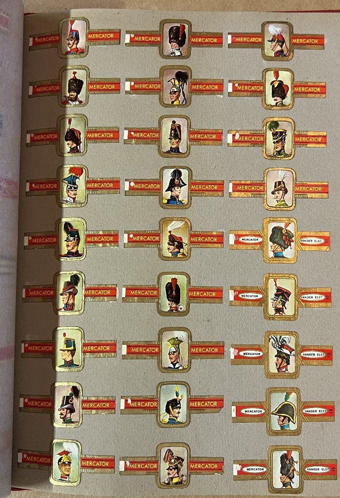 Assortiment sigarenbandjes in album - 2de reeks - 1100stuks, Verzamelen, Rookartikelen, Aanstekers en Luciferdoosjes, Ophalen of Verzenden
