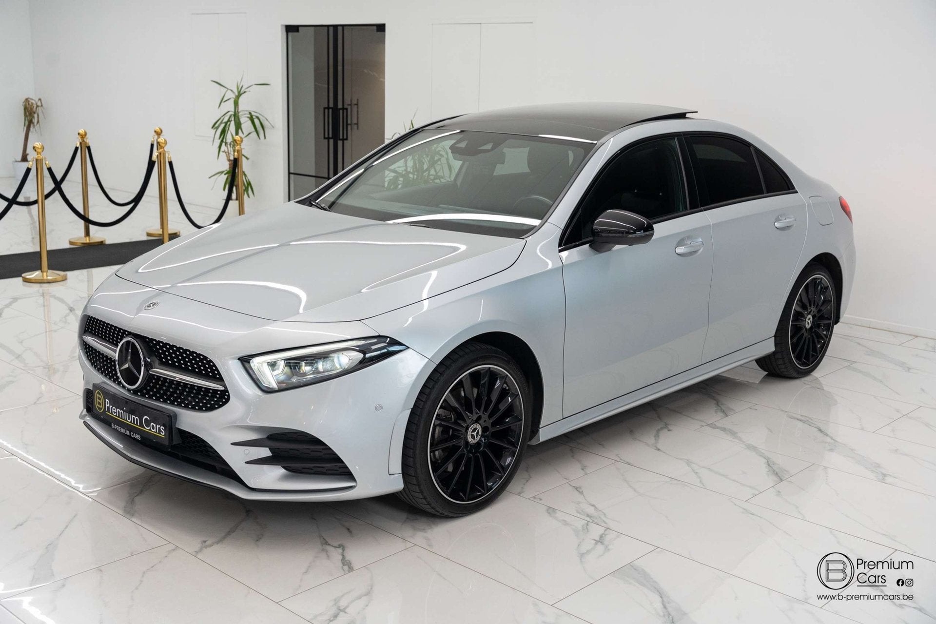Mercedes-Benz A 250 AMG line! Sedan! 360°, Pano, Ambient li, Auto's, Automaat, Gebruikt, 4 cilinders, 5 deurs