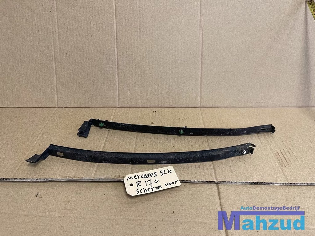 MERCEDES SLK R170 Rubber onder scherm zijscherm, Mercedes-Benz AG, Mercedes-Benz, Utilisé, Mercedesstrasse 120
70372  Stuttgart, DE