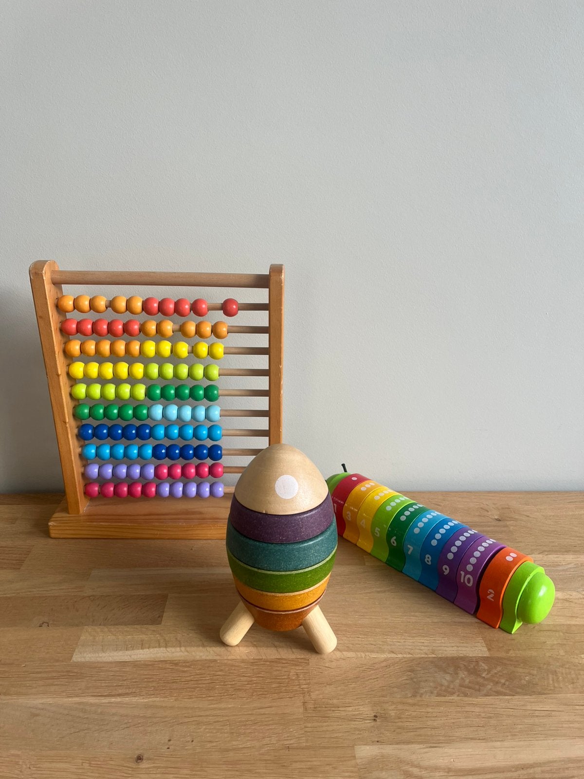 Houten speelgoed - leerrijk (telraam, raket en telrups) 6eur, Kinderen en Baby's, Ophalen, Zo goed als nieuw