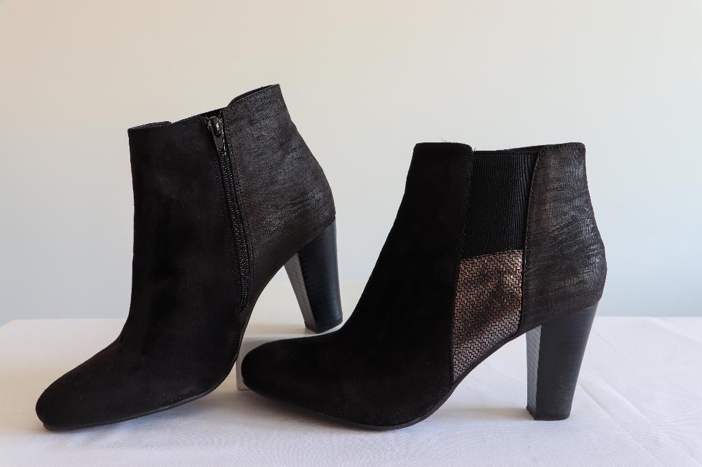 Nova zwarte enkellaarsjes, Kleding | Dames, Schoenen, Zo goed als nieuw, Lage of Enkellaarzen, Zwart, Ophalen of Verzenden