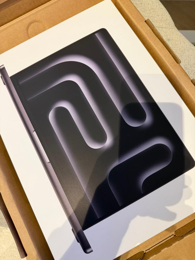NIEUW IN DOOS: MacBook Pro M5 (2025) 14 - 16 GB - 1 TB, Computers en Software, Apple Macbooks, 1 TB of meer, Overige groottes