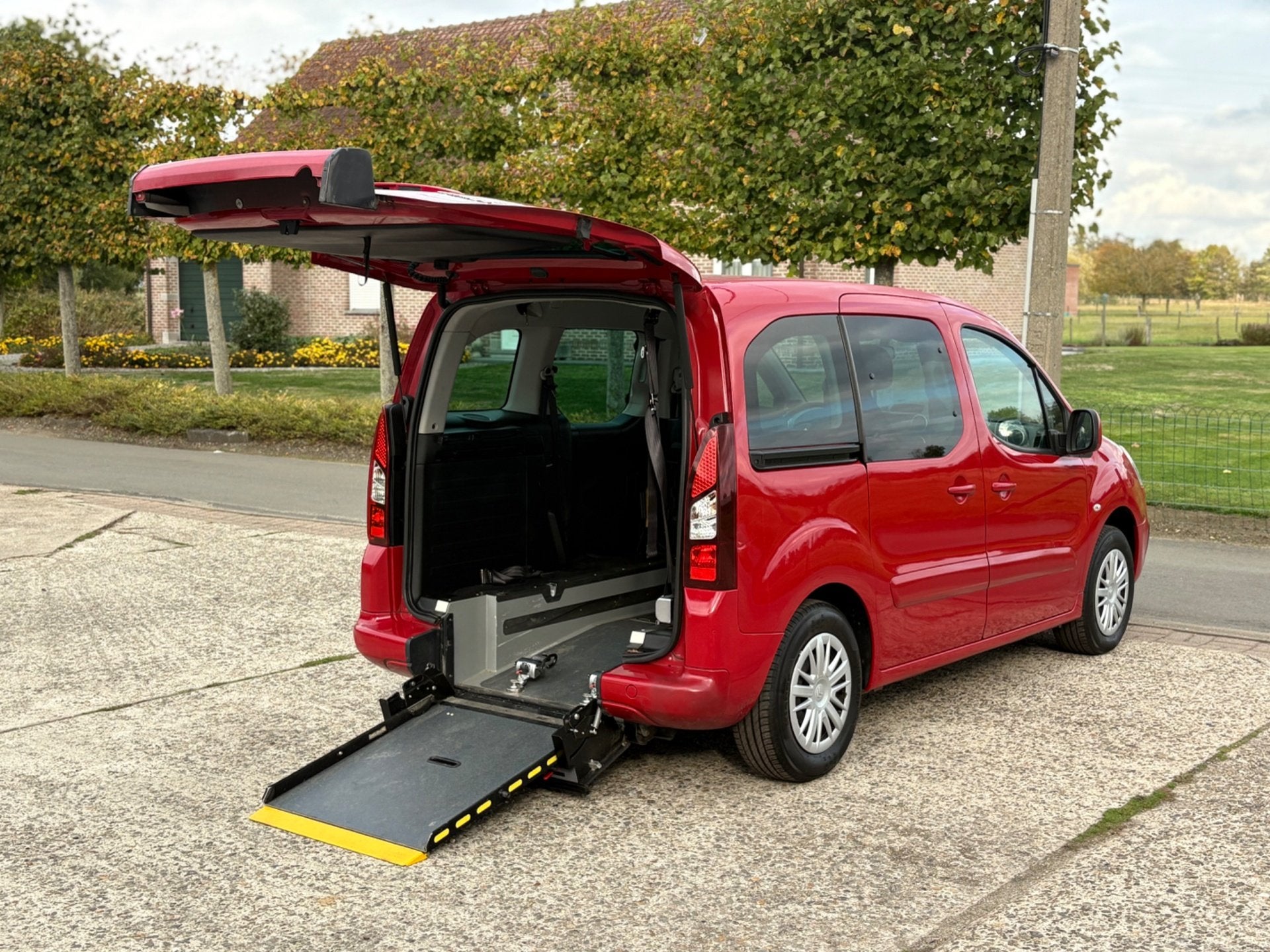 ️Citroen Berlingo 1.2 benzine Rolstoel Invalide TPMR, Auto's, Gebruikt, Euro 6, 1199 cc, 108 pk
