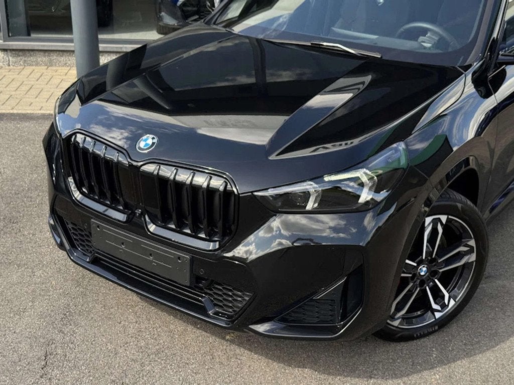BMW X1 sDrive18i M Sport Pro / PANO / TREKHAAK / M SEAT / HU, Auto's, Adaptive Cruise Control, Gebruikt, Zwart, Zwart