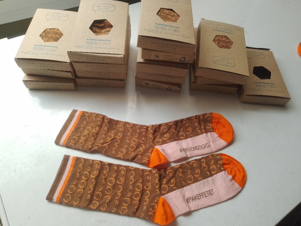 16 paar sokken kousen nieuw 36 - 39 in doosje kwaliteit, Kleding | Dames, Sokken en Kniesokken, Verzenden, Nieuw, Hero on socks