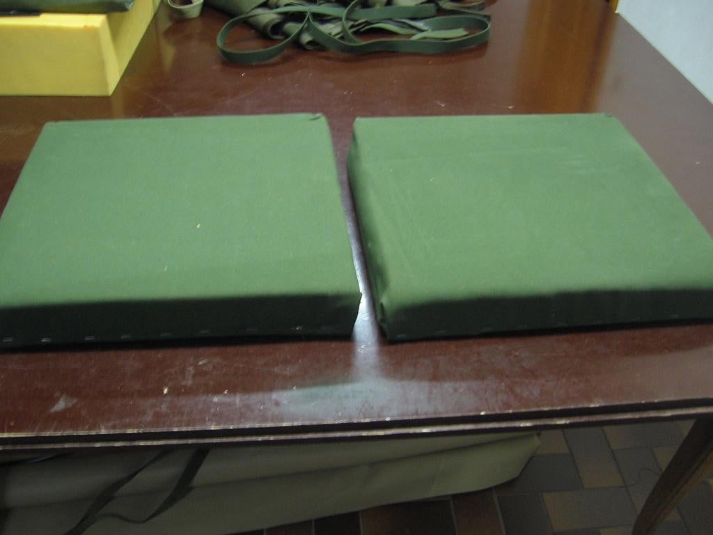 2 Rugleuningen Minerva 4X4  Canvas, Verzamelen, Militaria | Algemeen, Verzenden, Landmacht, Overige typen