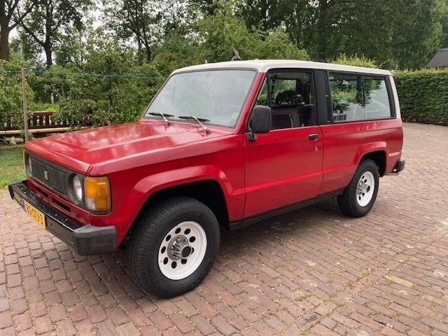 Isuzu trooper 1983 LPG, Auto's, Oldtimers, Particulier, Isuzu, LPG, 2 deurs, Handgeschakeld, Rood, Overige kleuren, Stof, Achterwielaandrijving