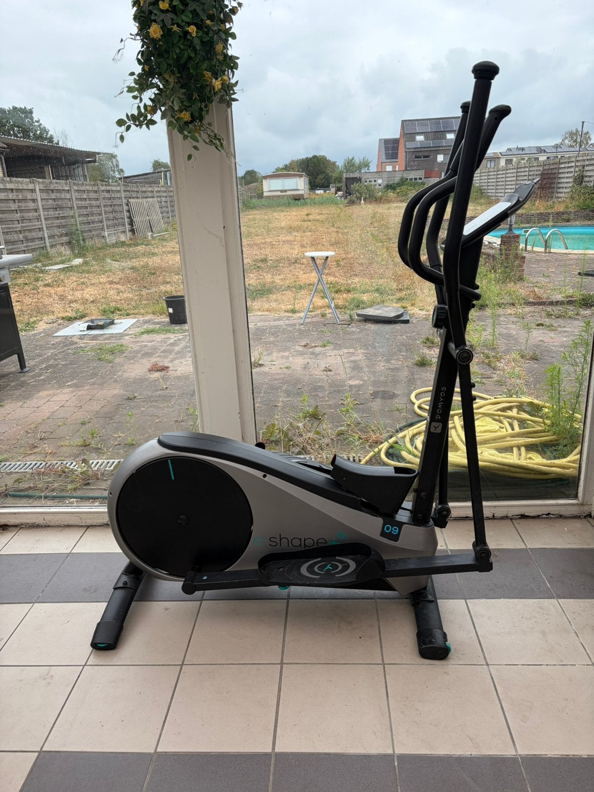Domyos e-shape+ 09 crosstrainer – Bluetooth / 9 programma’s, Sports & Fitness, Enlèvement, Utilisé, Vélo elliptique