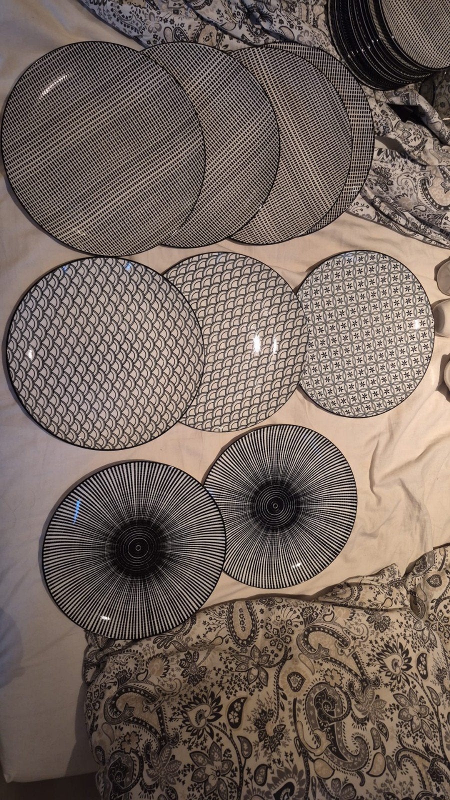 Grandes assiettes asymétriques, Maison & Meubles