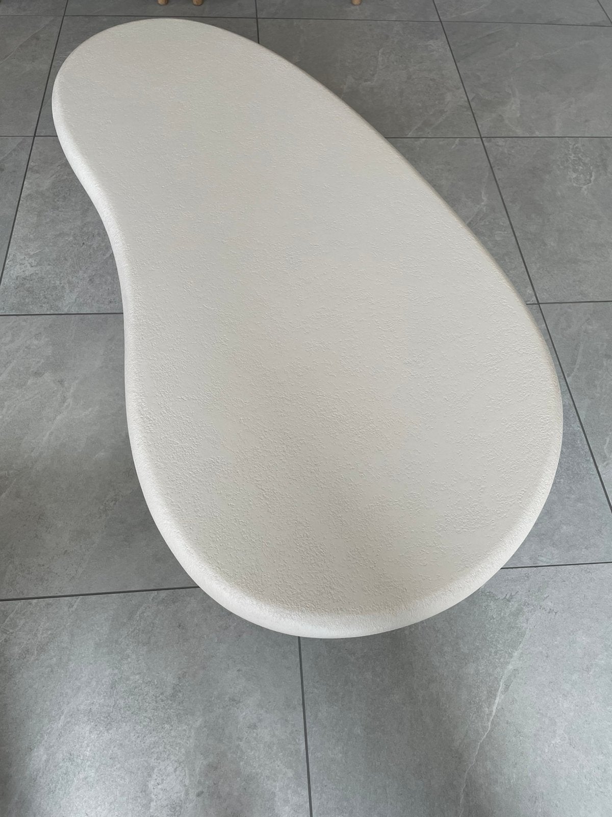 Table basse en forme de boule Artisano (juntoo), Maison & Meubles, Scandinavische stijl, 100 à 150 cm, Comme neuf, Enlèvement