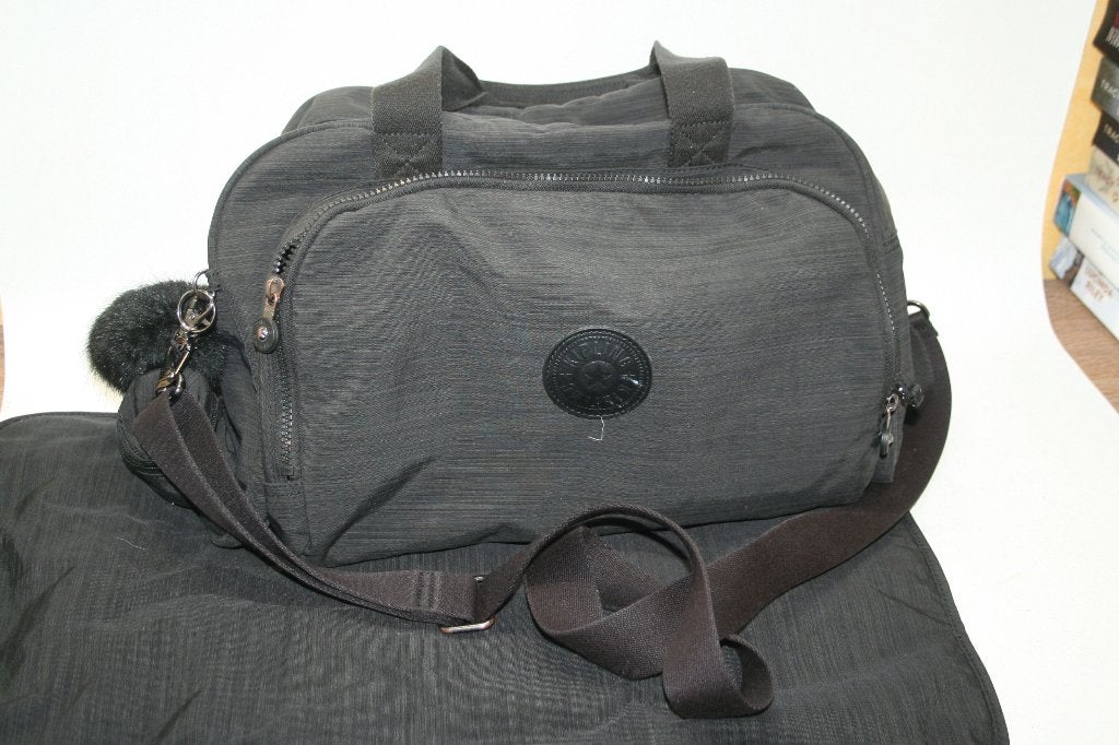 Kipling K13366 sac à langer + singe, porte-tétine TBE, Enfants & Bébés, Enlèvement ou Envoi, Poches supplémentaires, Utilisé