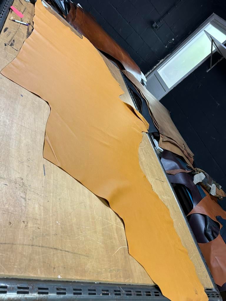 Cognac kleur halve huid A-312, Ophalen of Verzenden