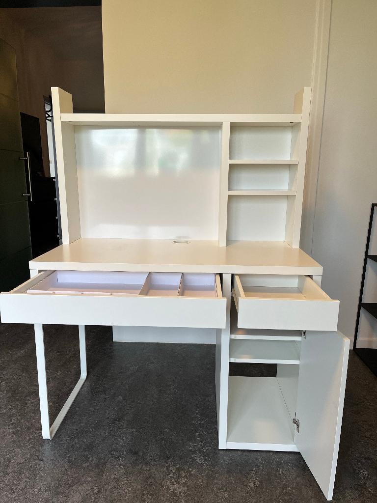 IKEA bureau MICKE, Huis en Inrichting, Bureaus, Ophalen, 105 cm, Scandinavisch, Spaanplaat of MDF