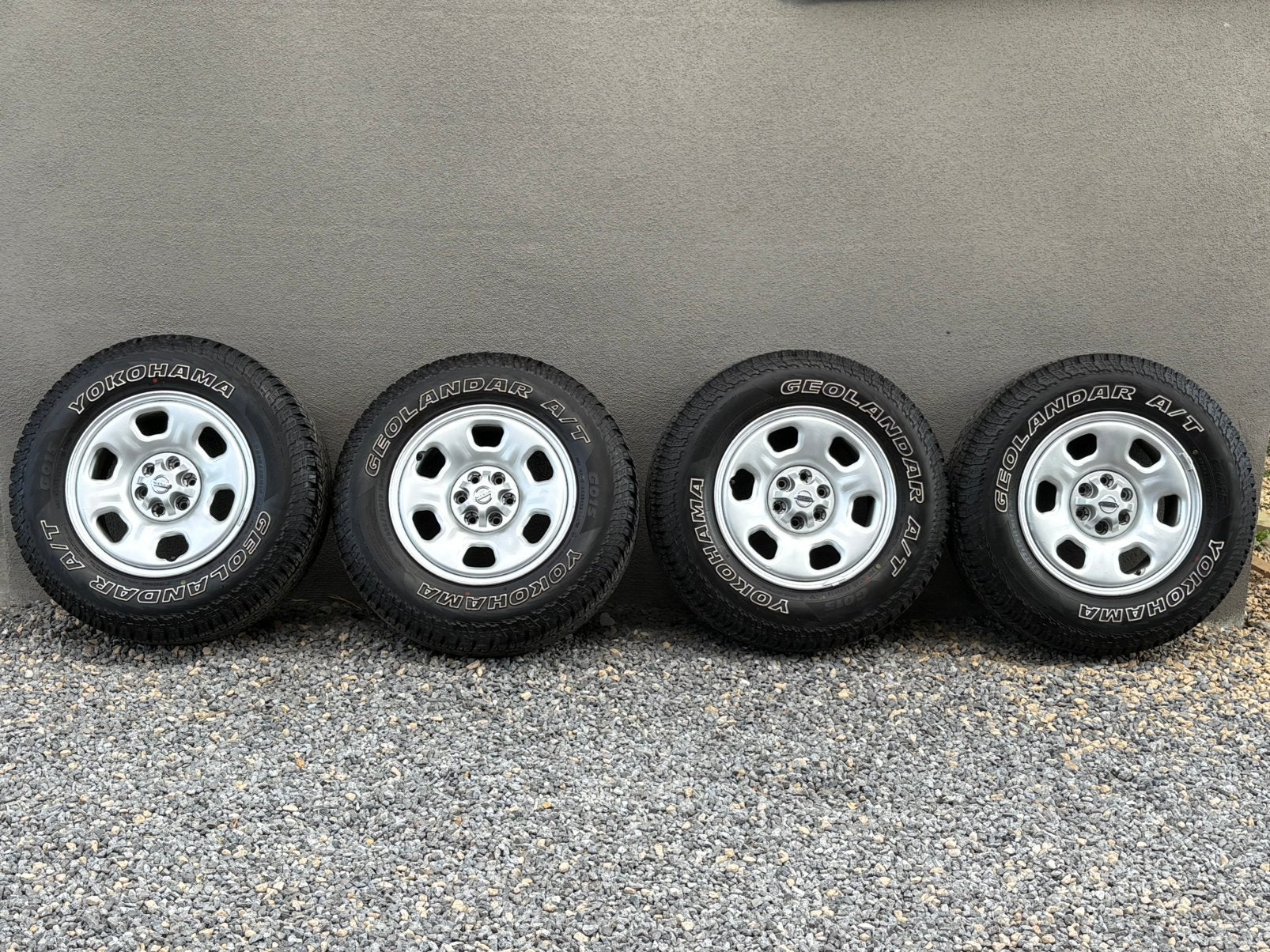 Jantes + Pneus A/T 235/70/16 Nissan Navara D40, Neuf, Pneus et Jantes, 16 pouces, Enlèvement
