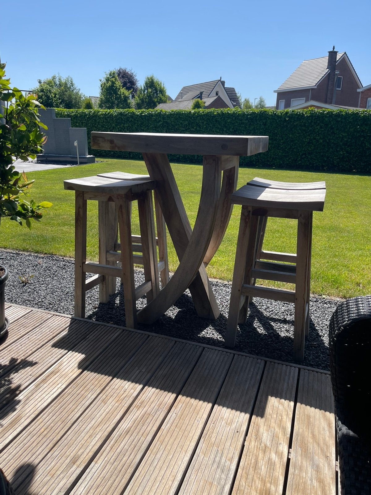 Te koop: bijzettafel met 4 krukken uit tropisch hardhout, Huis en Inrichting, Tafels | Statafels, Ophalen, Zo goed als nieuw