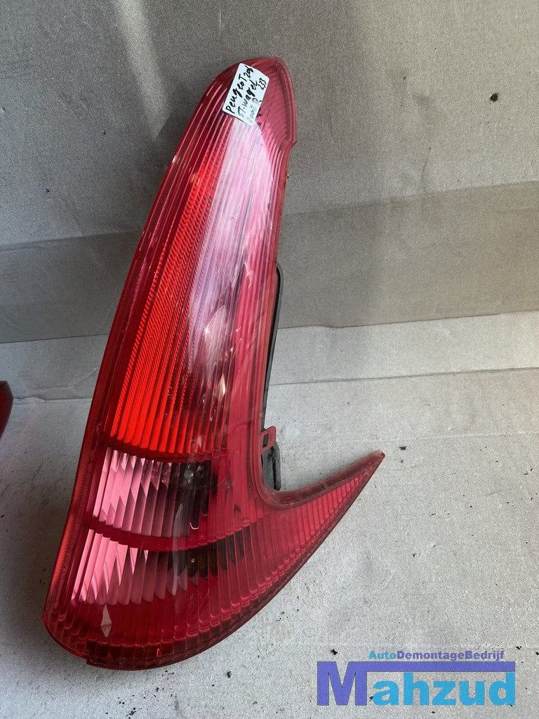 PEUGEOT 206 SW Station Rechts achterlicht 2002-2007, Auto-onderdelen, Taurusavenue 1
2132 LS  Hoofddorp, NL, Gebruikt, Contact.group@renault.com