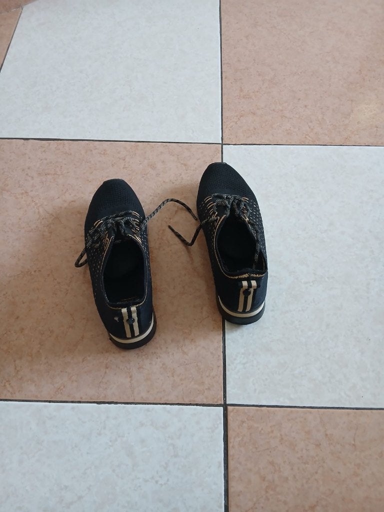 Baskets La Strada – Taille 38 – Bon état, Vêtements | Femmes, Chaussures, Porté, Chaussures basses, Noir, Enlèvement ou Envoi