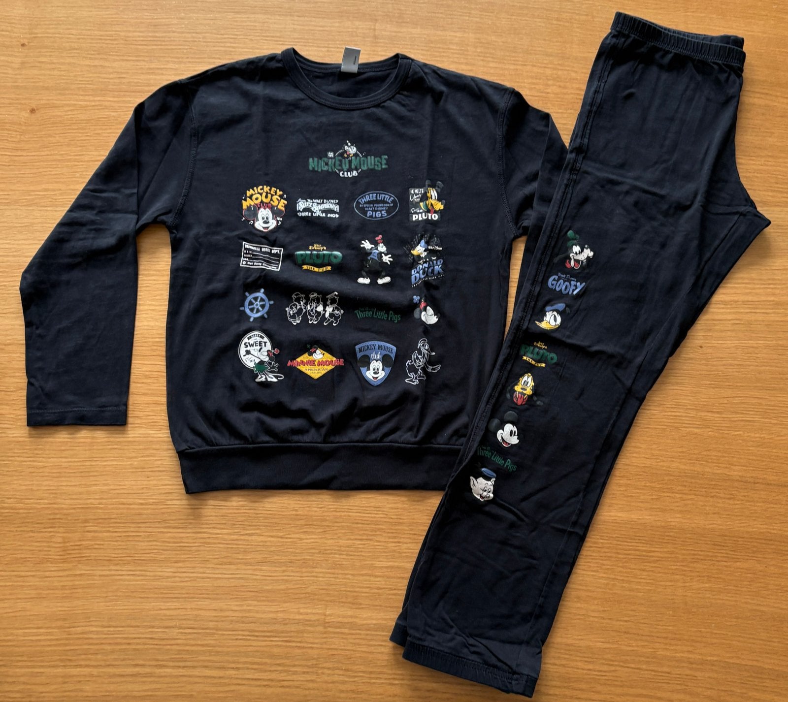 Pyjama noir Mickey - BENETTON - 10-11 ans - 9€, Enfants & Bébés, Enlèvement ou Envoi, Comme neuf, Garçon, Vêtements de nuit ou Sous-vêtements