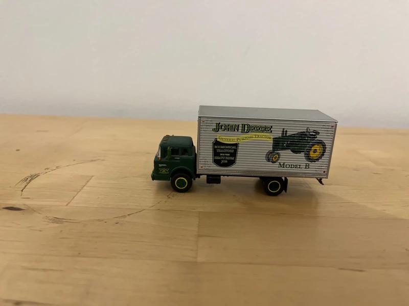 Athearn HO scale John Deere Classic Edition Model B, Envoi, Comme neuf, Bus ou Camion, Autres marques