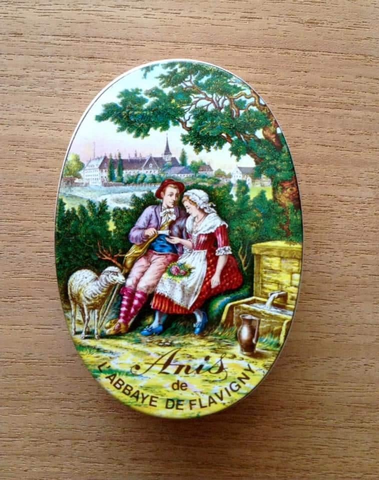 2 boîtes différentes pastilles de Flavigny, Collections, Enlèvement ou Envoi, Comme neuf, Autre