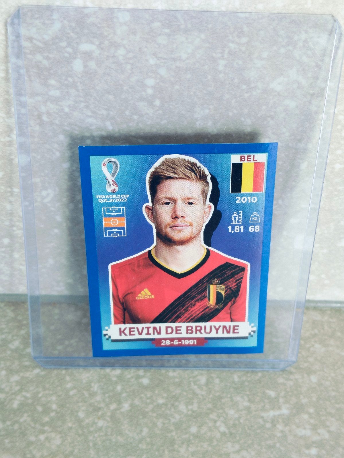 Panini sticker WK Qatar Kevin de Bruyne blauwe rand, Enlèvement ou Envoi, Autocollant
