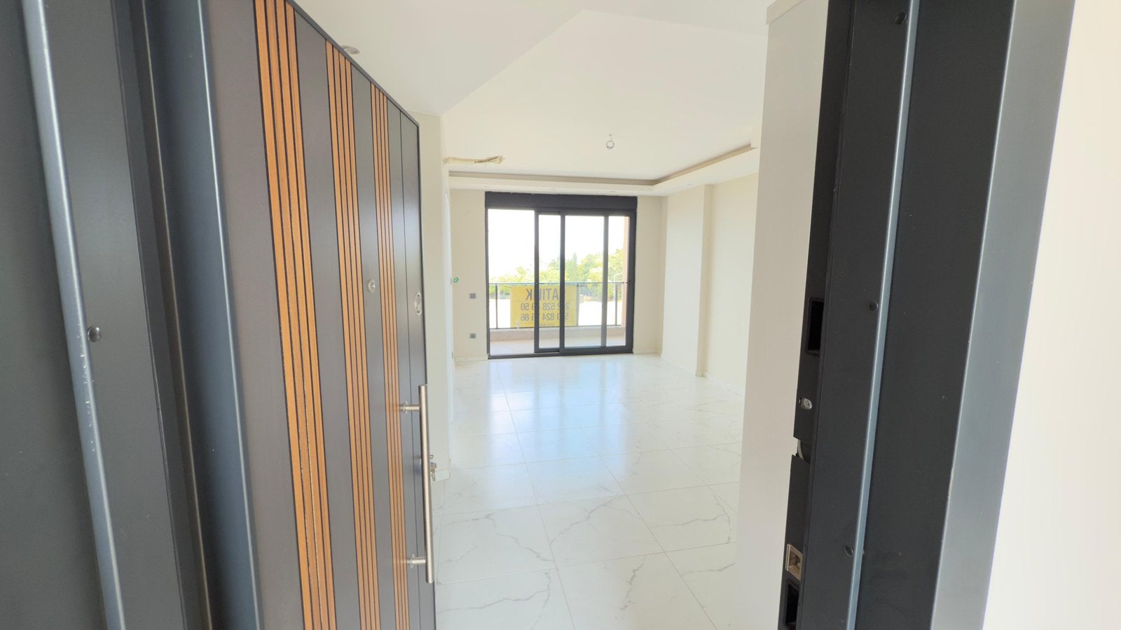 Appartement 50 m van de zee, Immo