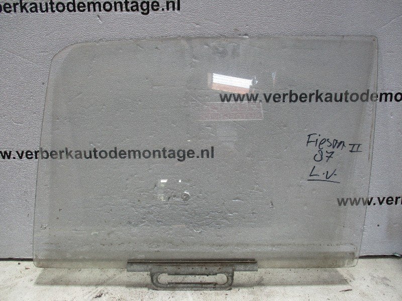 FENETRE OU VITRE DE PORTE GAUCHE 3 deurs Ford Fiesta 2, Henry-Ford-Straße  1
50735  Köln, DE, Ford-Werke GmbH, Kunden@ford.com