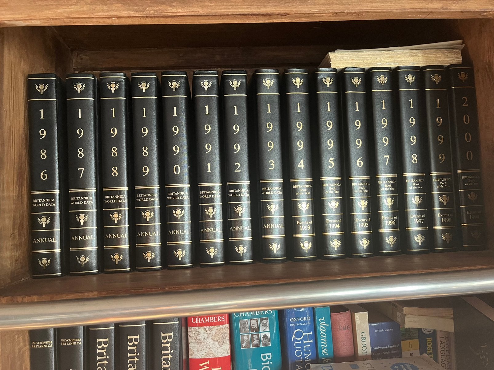 Encyclopaedia Britannica & Oosthoek Encyclopedie | volledig, Boeken, Encyclopedieën, Ophalen, Zo goed als nieuw, Complete serie