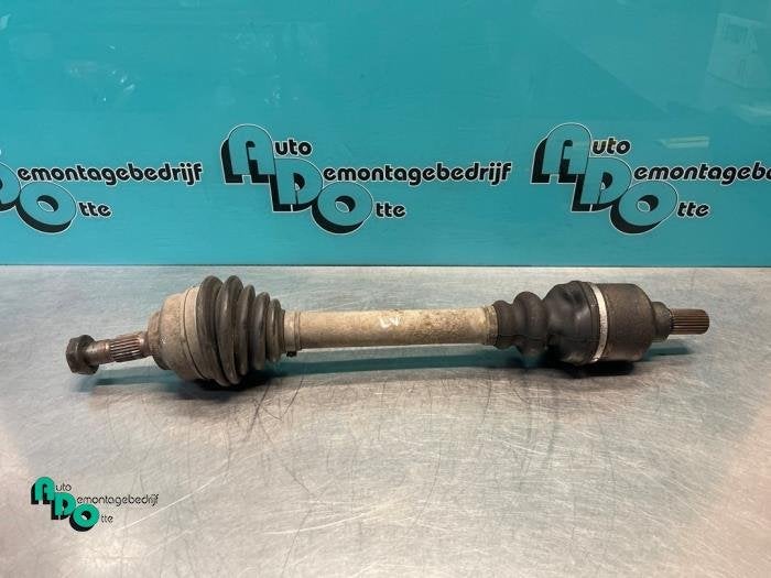 Aandrijfas links-voor van een Peugeot 307 (307 01-), Gebruikt, -, -, Ophalen of Verzenden