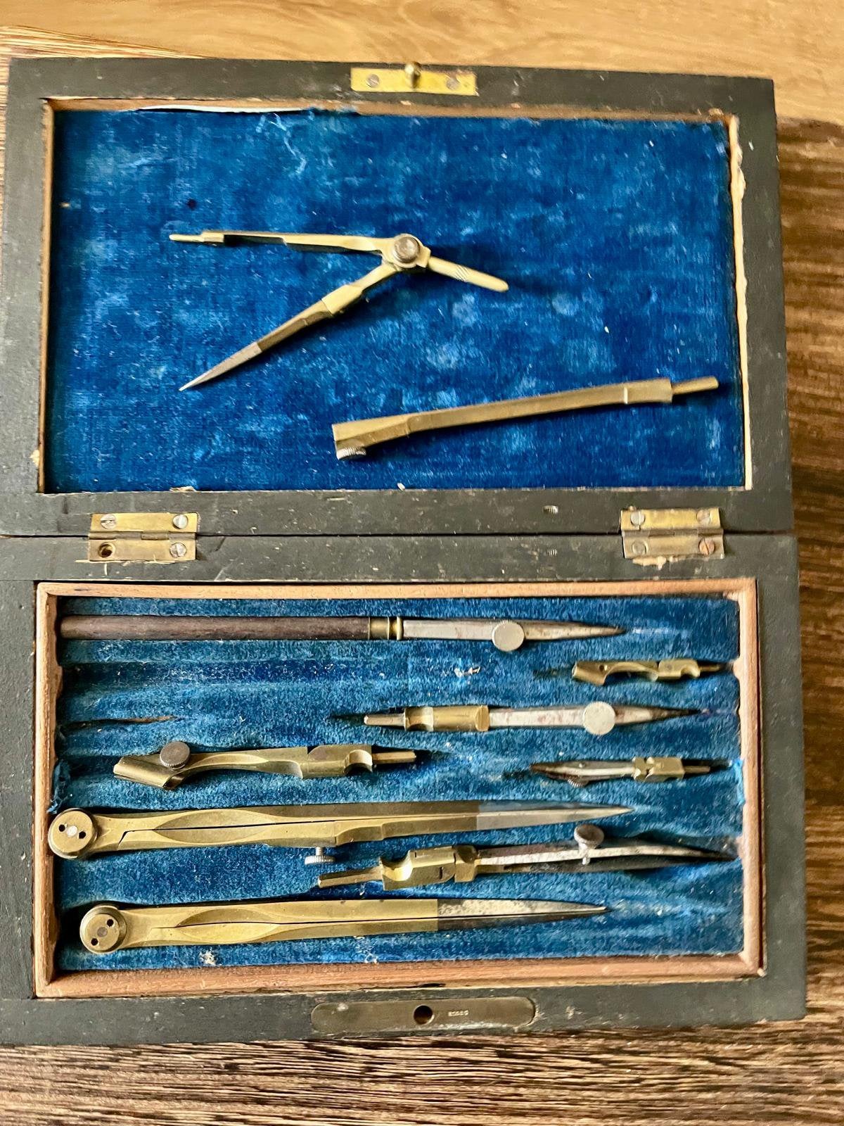 Coffret à compas vintage très ancien p .unique