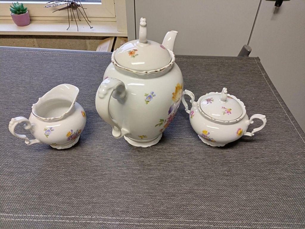 Koffiekan - melk en suikerpotje, Ophalen