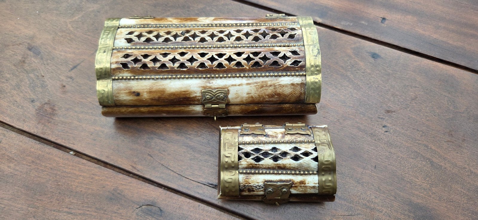 2 boîtes à bijoux vintages/en os et laiton, Enlèvement ou Envoi