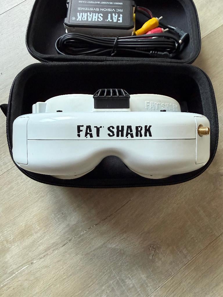 Lunettes FPV Fat Shark Dominator V3, TV, Hi-fi & Vidéo, Drones, Enlèvement ou Envoi, Utilisé, Autres types, Qualité standard