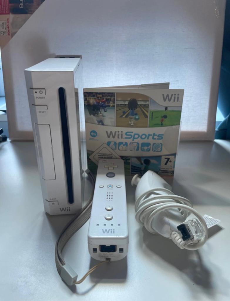 Wii met Wii sports en controller, Games en Spelcomputers, Spelcomputers | Nintendo Wii, Ophalen of Verzenden, Gebruikt, Met 1 controller