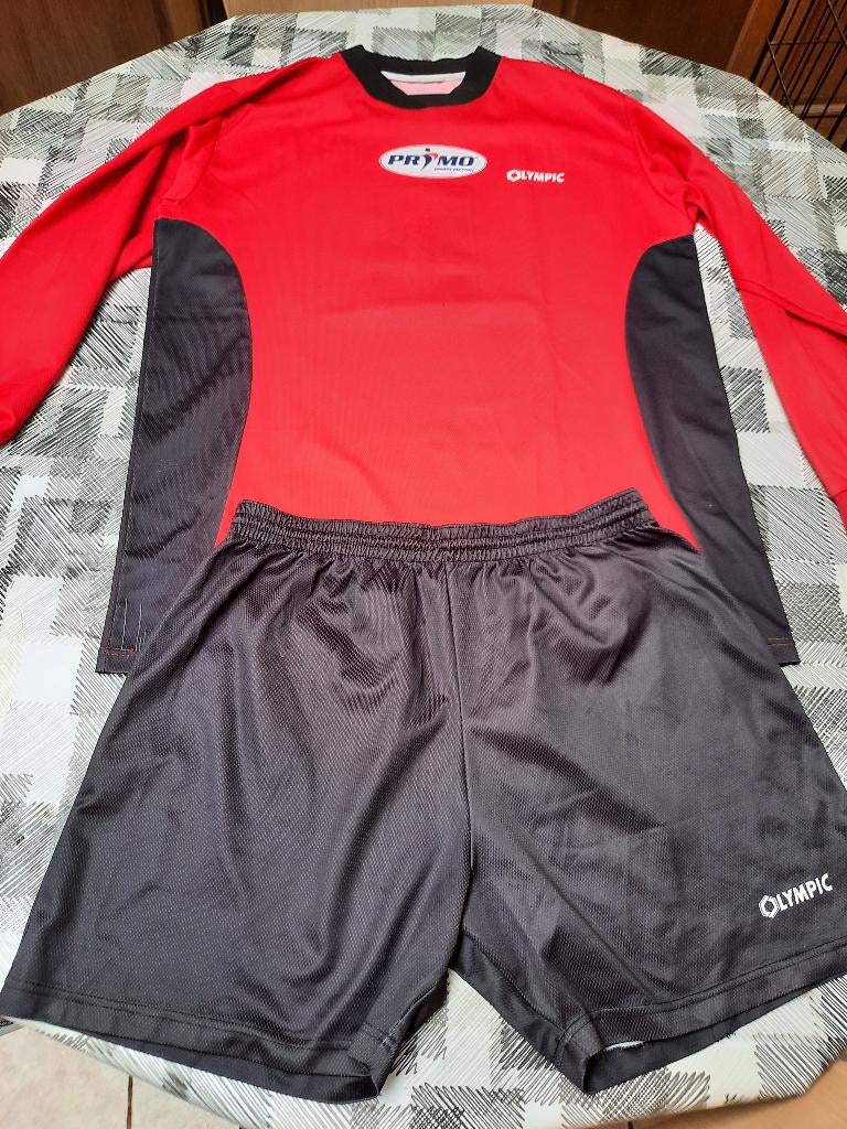 Voetbaluitrusting in goede staat te koop, Taille 52/54 (L), Enlèvement, Porté, Primo