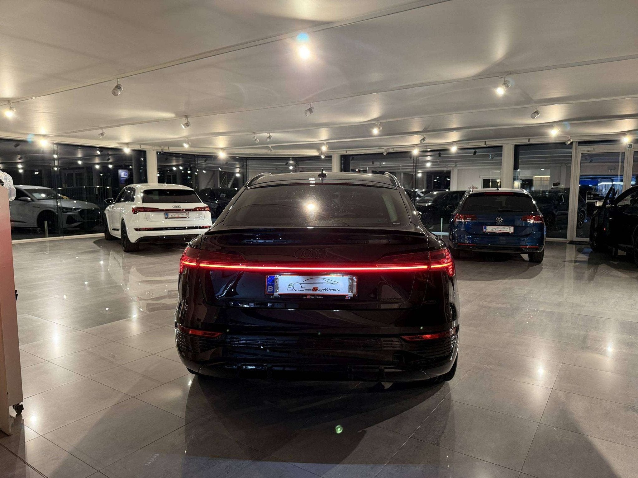 Audi Q8 e-tron SOLD BIJ GARAGE VRIENS YVES BV! (bj 2024), Auto's, Audi, Automaat, Gebruikt, Zwart, Elektrisch