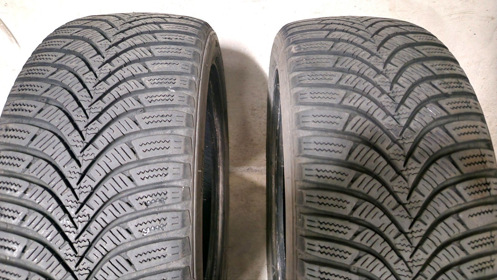 2 banden 195/50 r15, Auto-onderdelen, Banden en Velgen, Ophalen, Band(en)
