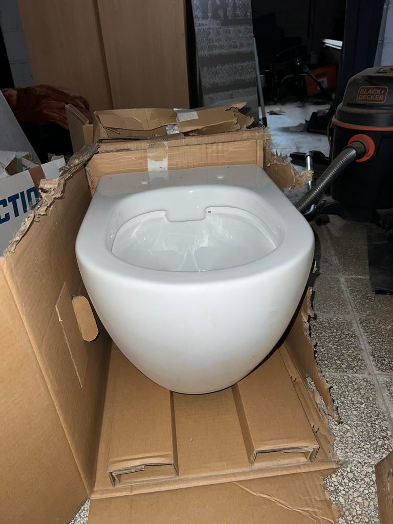 WC suspendu LUCA VARESS, Enlèvement, Comme neuf