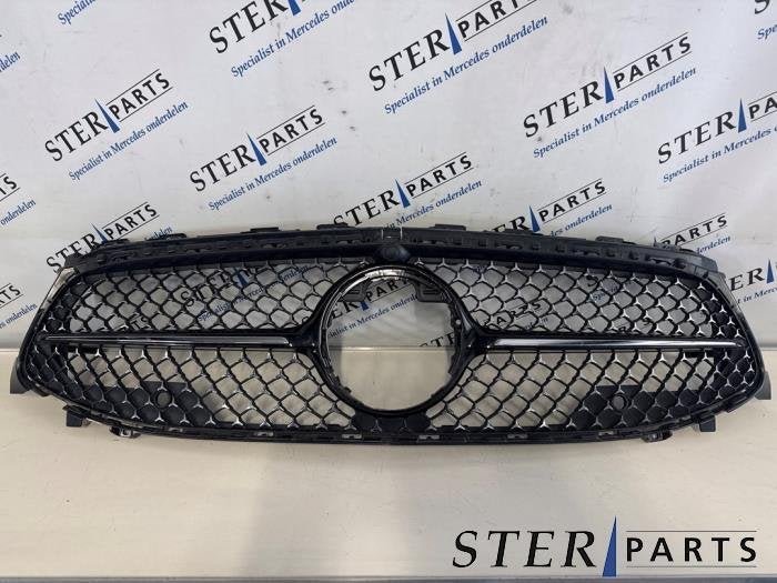 Calandre d'un Mercedes CLA (9040), 3 mois de garantie, Utilisé, -, -