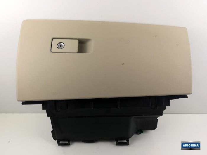 Boîte à gants d'un Volvo V70, -, 3 mois de garantie, Utilisé, -
