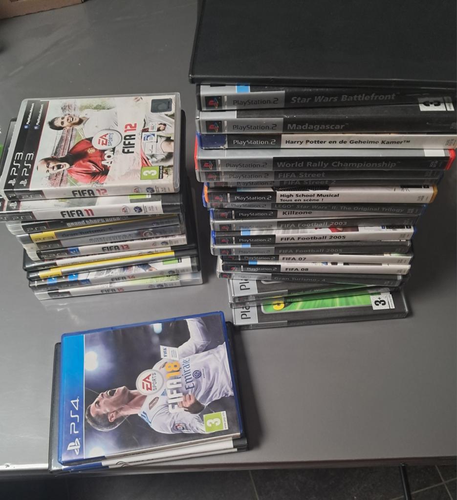 Lot ps2,3en 4 games.Krasjes in c'ds, Games en Spelcomputers, Ophalen