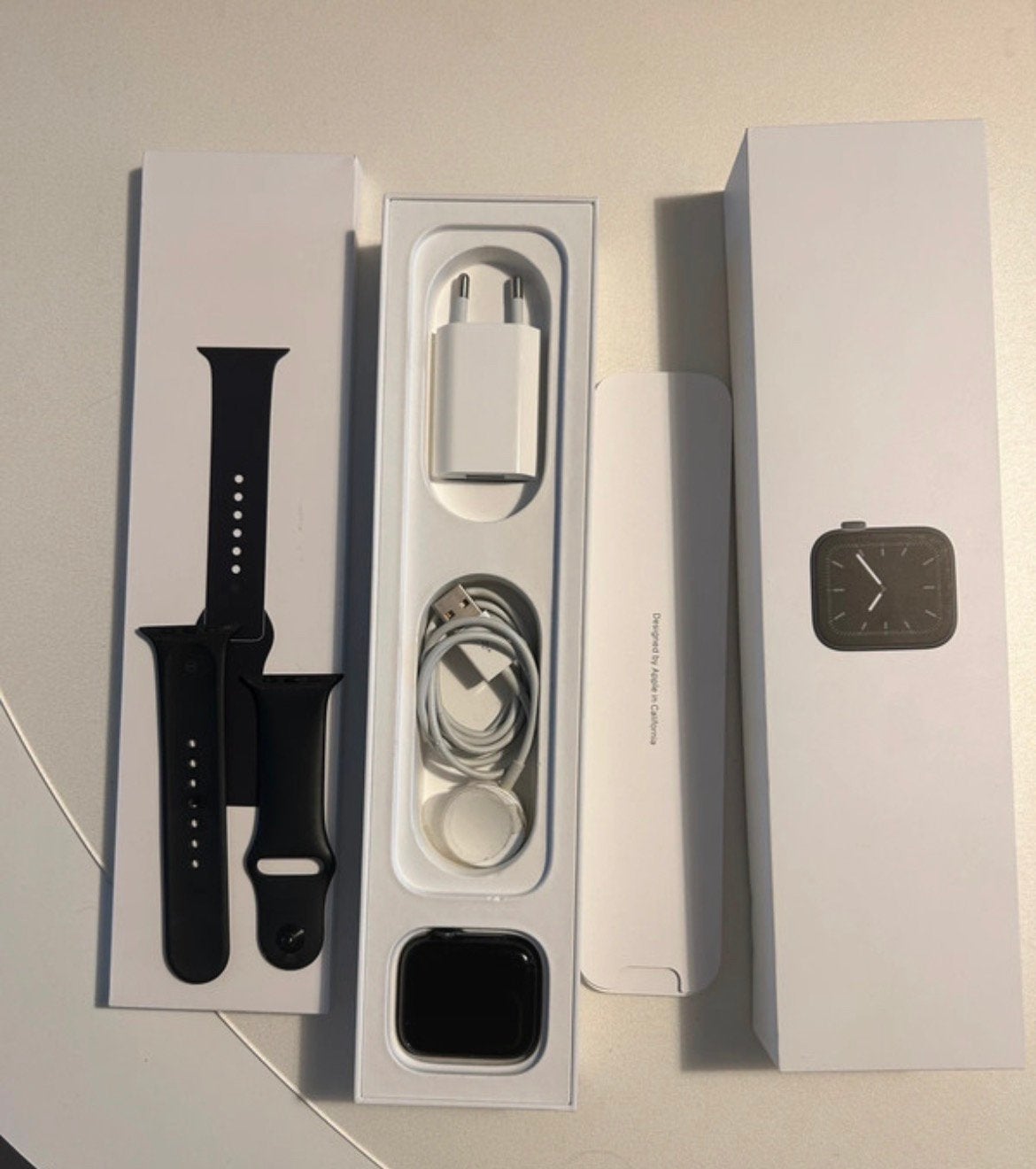 Apple watch series 5, Handtassen en Accessoires, Smartwatches, Ophalen of Verzenden, Gebruikt, Zwart, IOS