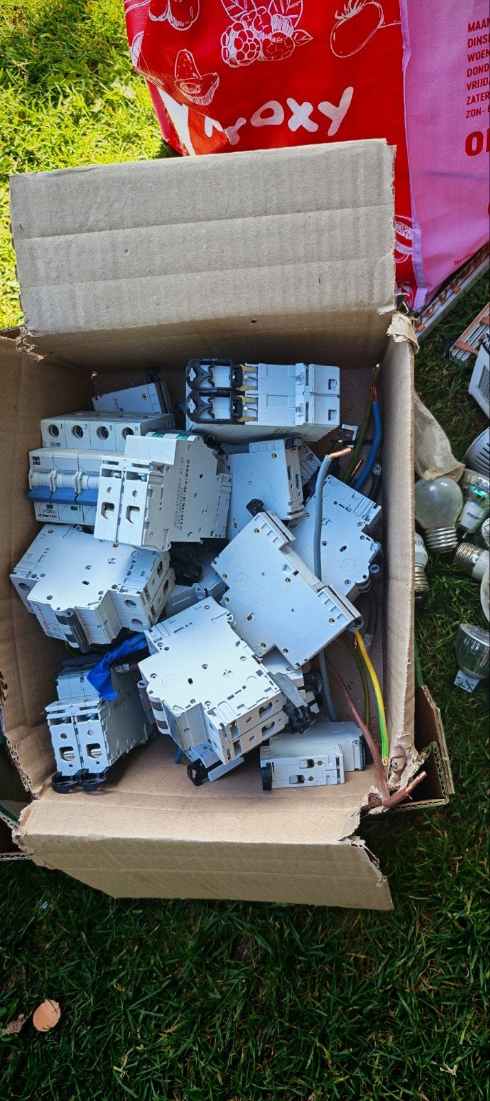 Fusible a vendre, Enlèvement ou Envoi