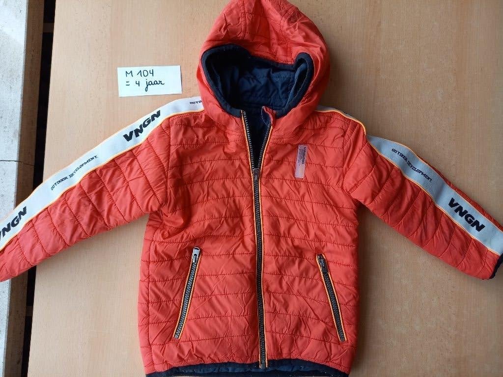 Nieuwstaat, omkeerbare warme jas Vingino maat 104 jongen, Kinderen en Baby's, Ophalen of Verzenden, Zo goed als nieuw, Vingino