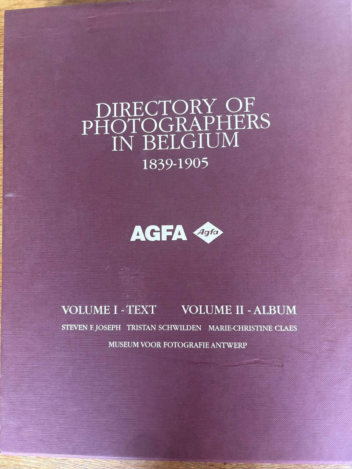 Boek Directory of photographers in Belgium - volume 1 & 2, Livres, Art & Culture | Photographie & Design, Enlèvement ou Envoi