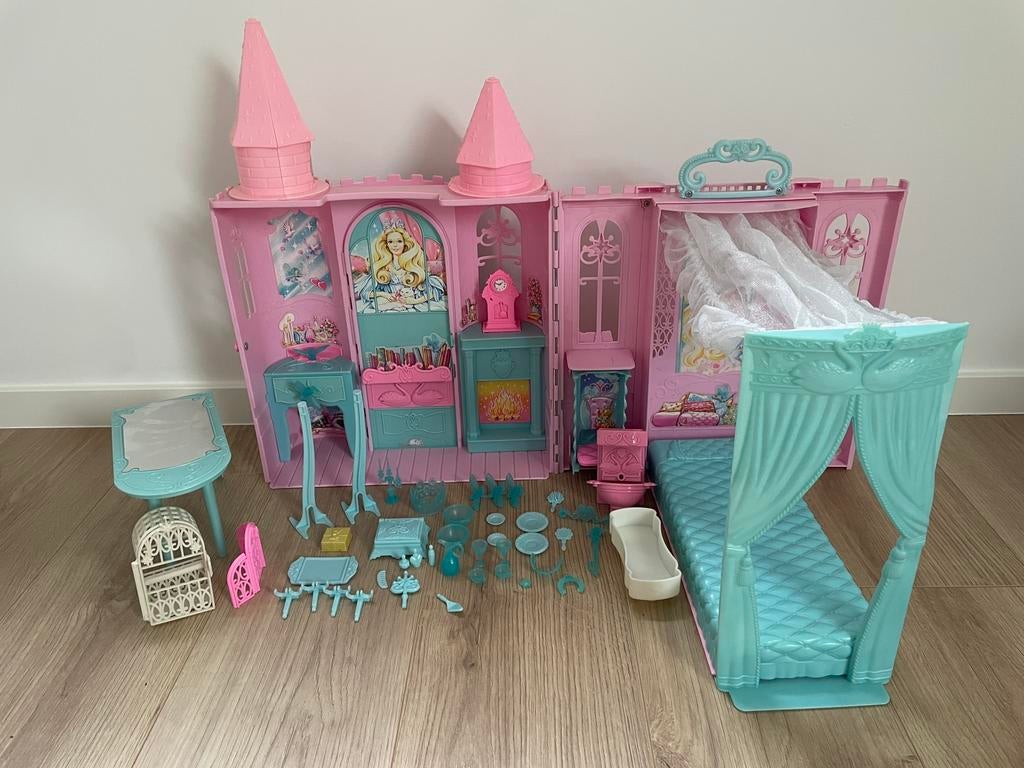 Barbie kasteel het zwanenmeer - 2003 - in perfecte staat, Ophalen of Verzenden, Zo goed als nieuw, Poppenhuis