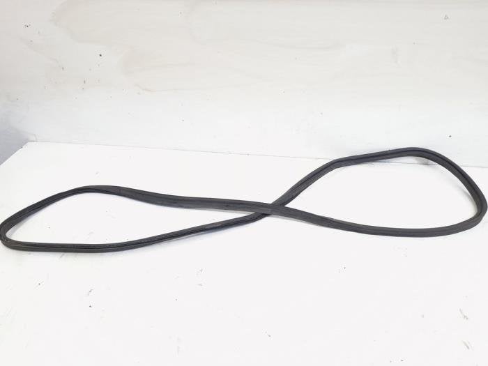 Kofferdeksel Rubber van een Mercedes E-Klasse, Gebruikt, -, Ophalen of Verzenden, -