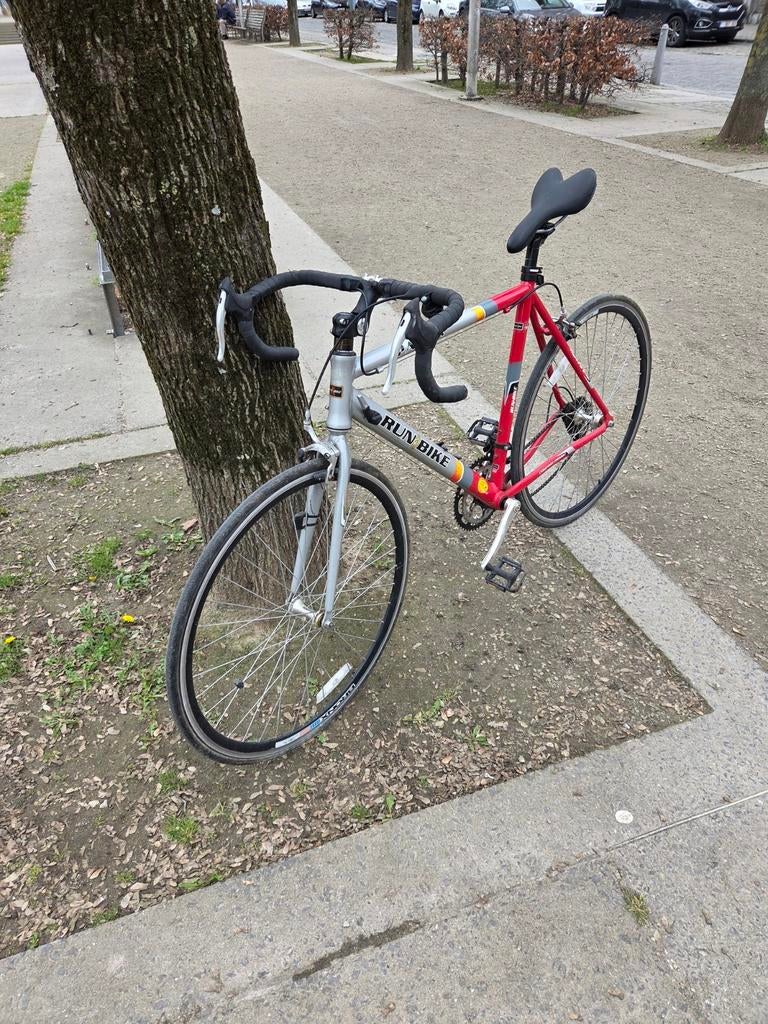 Vélo de route sportif RUN BIKE – bon état – prêt à rouler, Enlèvement